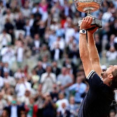 Sacha vence campeonato após quatro anos de superação