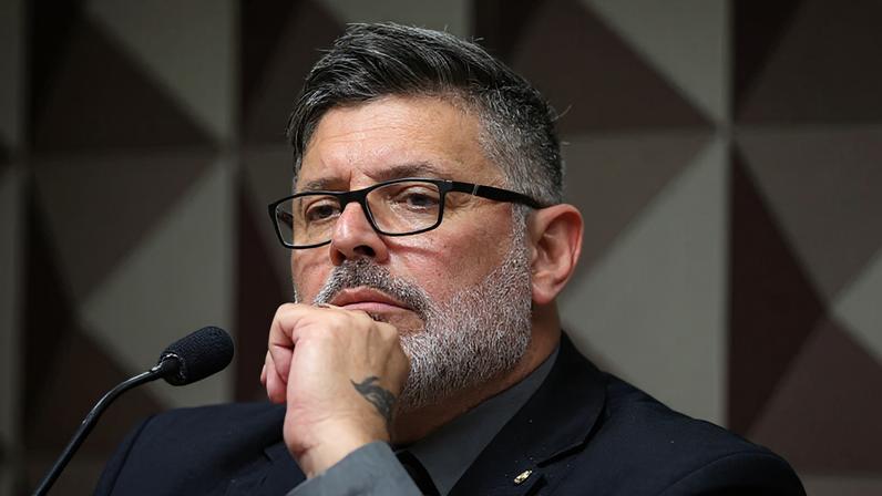 Frota propõe ajudar a pagar multa de jornalista perseguido por Zambelli
