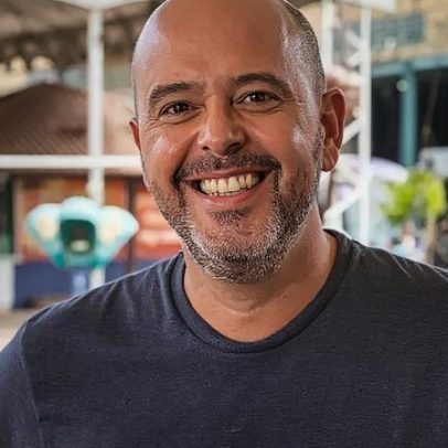 Alex Escobar passa mal ao vivo na Globo e é afastado da Copa