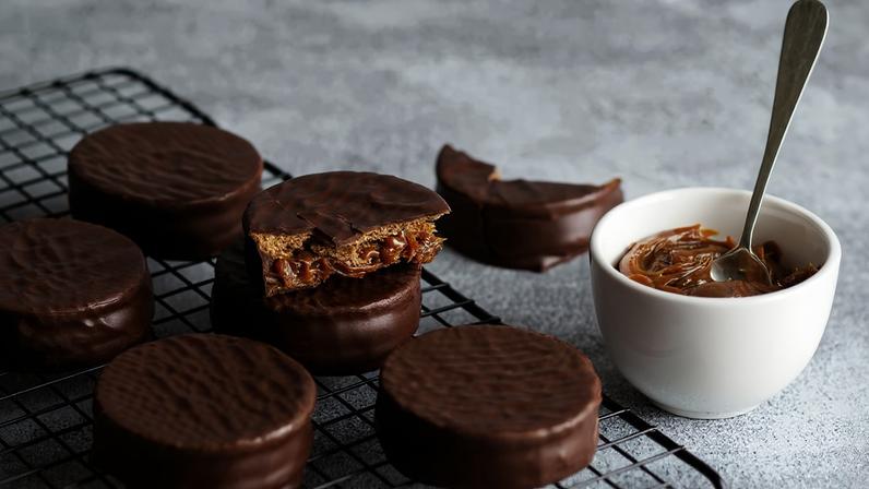 alfajores em cima de uma grelha