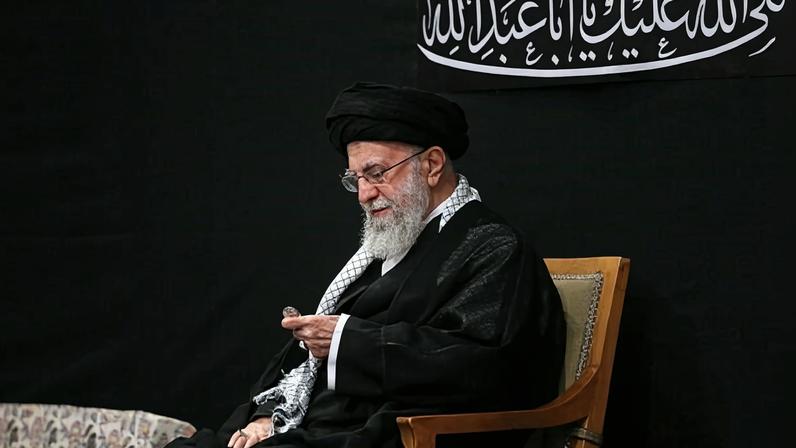 Imagem colorida de líder iraniano Ali Khamenei - Metrópoles