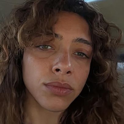 Alice Carvalho comemora aniversário em festa agitada e afirma não lembrar