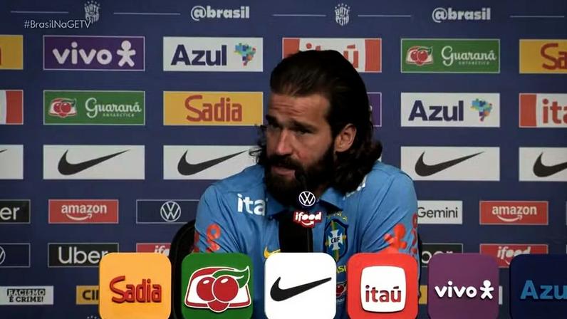 Alisson, em entrevista coletiva pela Seleção nesta quinta — Foto: Reprodução/ge tv