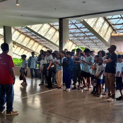 Estudantes de Sobradinho visitam mostra de Constelações Contemporâneas