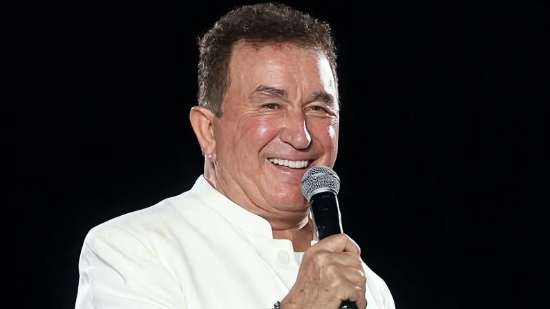Vídeo mostra momento em que palco desaba durante show de Amado Batista