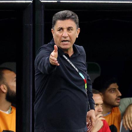 Amir Ghalenoei, técnico do Irã, durante partida contra a Nova Zelândia na Copa do Mundo