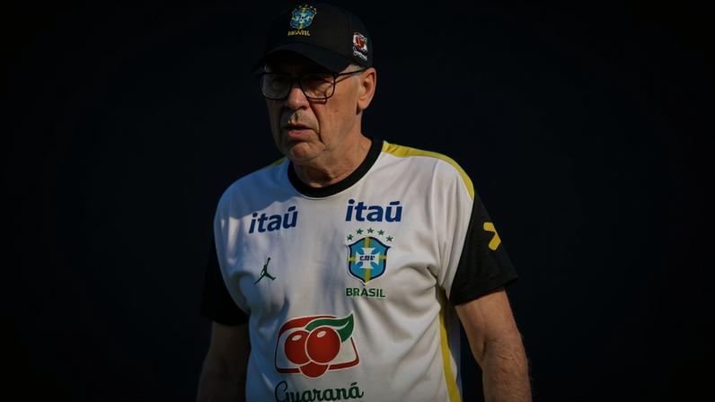 Foto colorida de Ancelotti - Metrópoles