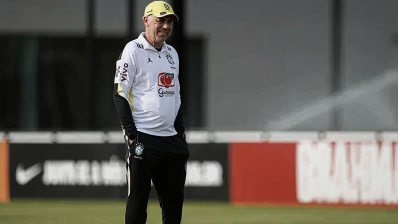 Carlo Ancelotti, técnico da Seleção Brasileira, em treino na cidade de Nova Jersey, nos Estados Unidos