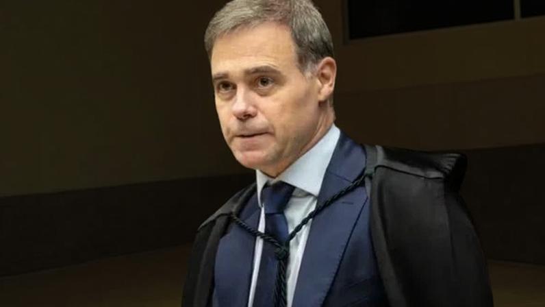Montagem com André Mendonça e uma visão noturna do prédio do STF -- Metrópoles