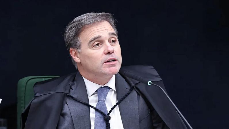 André Mendonça elogiado por postura no caso Master