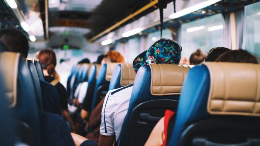 Confira aplicativos para comprar passagem de ônibus usando o celular — Foto: Annie Spratt/Unsplash
