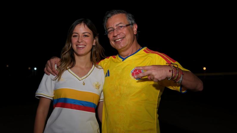 Antonella Petro ao lado do pai, Gustavo, presidente da Colômbia — Foto: Reprodução