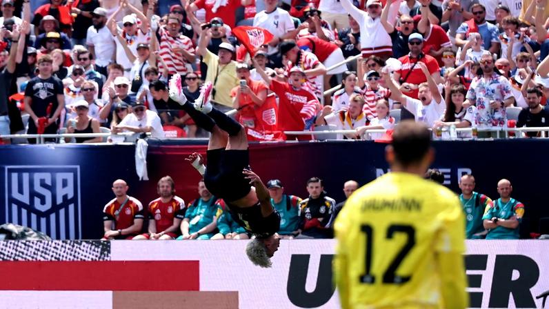 Antonee "Jedi" Robinson comemora gol com a seleção dos Estados Unidos — Foto: Reuters/Talia Sprague