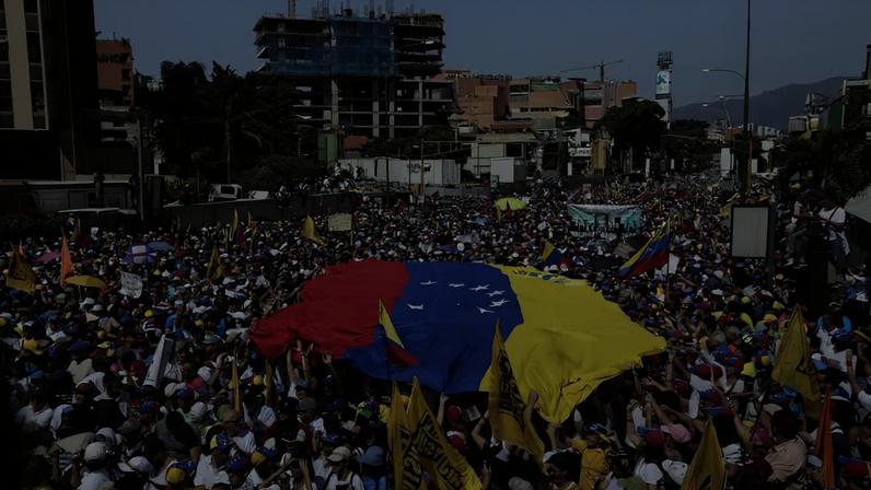 Venezuelanos contra o regime Maduro tomam as ruas de Caracas em protesto realizado em 02 de fevereiro de 2019 — Foto: AP Photo