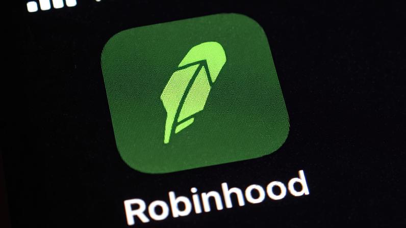 Foto mostra o logotipo do aplicativo da corretora Robinhood em um smartphone — Foto: Patrick Sison/AP Photo