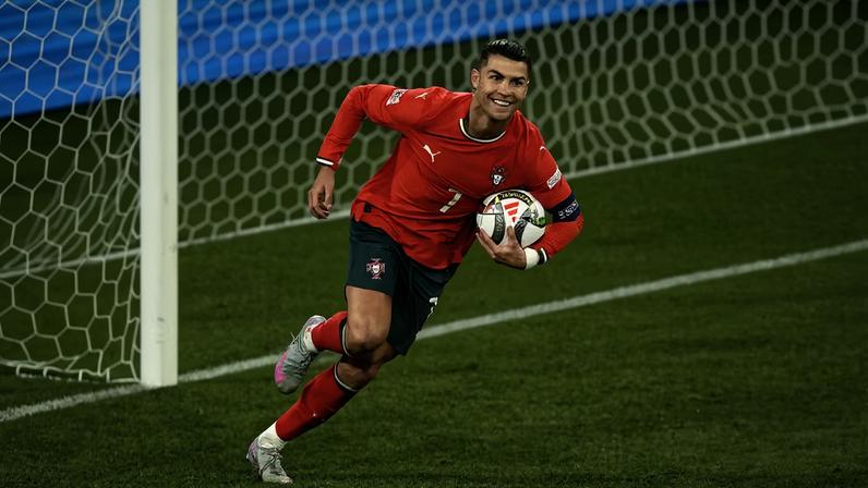 Cristiano Ronaldo marca gol decisivo na final da Liga das Nações — Foto: Michael Probst/AP