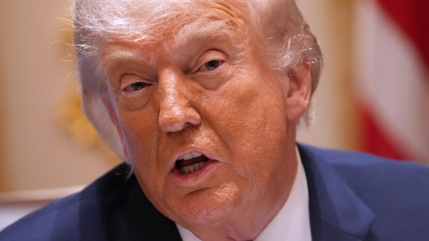 Trump fala durante reunião de gabinete na Casa Branca — Foto: AP Photo/Jacquelyn Martin