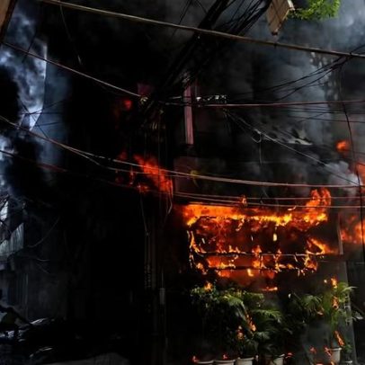 Incêndio em hotel de Délhi deixa mais de 20 mortos, incluindo estrangeiros