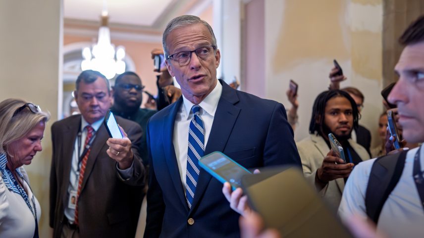 O líder da maioria no Senado, John Thune, republicano da Dakota do Sul — Foto: AP/J. Scott Applewhite