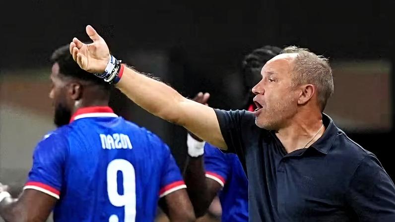 Sébastien Migné, técnico da seleção do Haiti — Foto: Rebecca Blackwell/AP