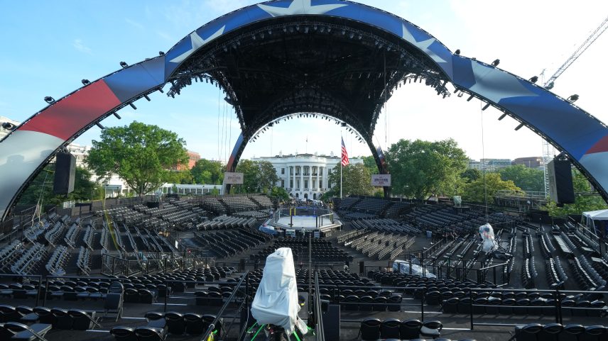 Arena de luta provisória foi montada no jardim da Casa Branca — Foto: AFP via Getty Images