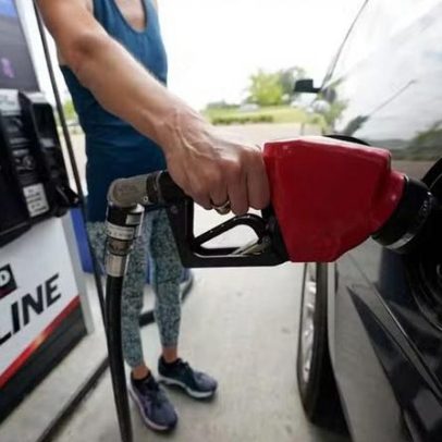 Gasolina nos EUA cai abaixo de US$ 4 pela 1ª vez desde início da guerra com Irã