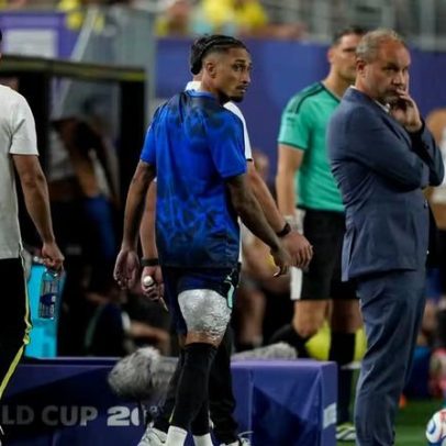 Raphinha volta a sentir a coxa e destaca dificuldade de evitar lesões no futebol