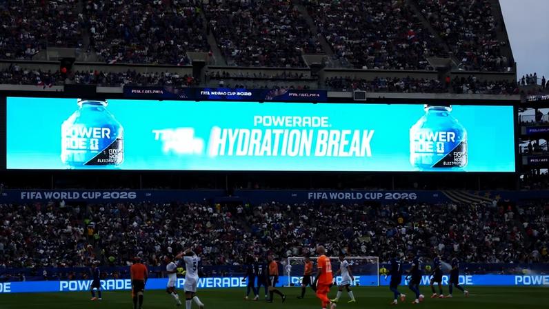 Os jogadores fizeram uma pausa na hidratação no encontro entre França e Iraque no Grupo I da Copa Mundial em 22 de junho de 2026.