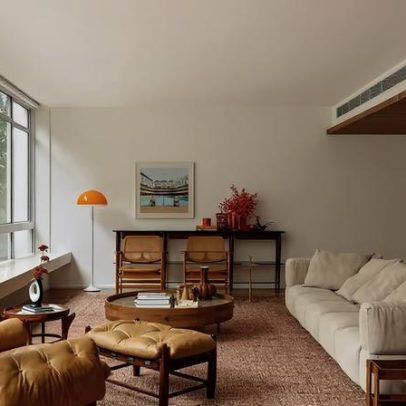 Apartamento de 210 m² no Rio usa madeira e móveis vintage na decoração