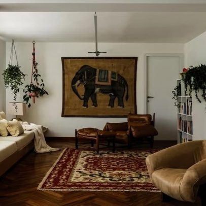 Projeto com inspiração boho transforma três apartamentos em um espaço único