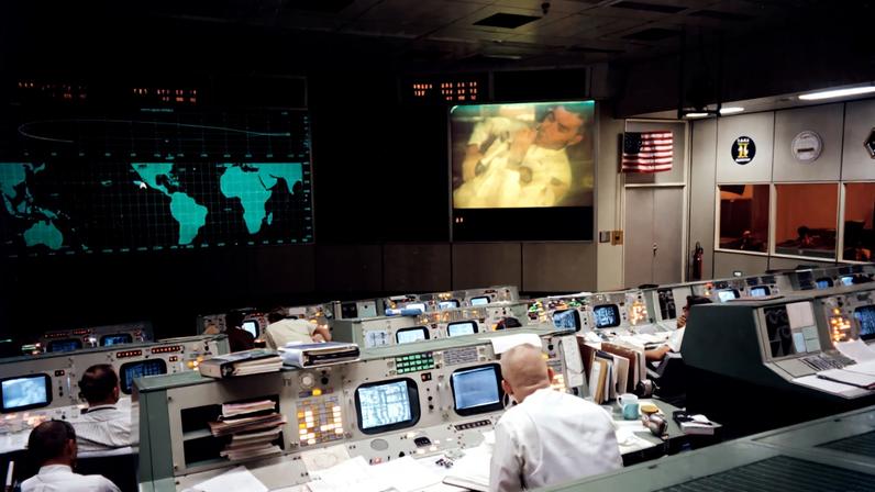 Sala de controle de operações da missão Apollo 13. — Foto: Nasa
