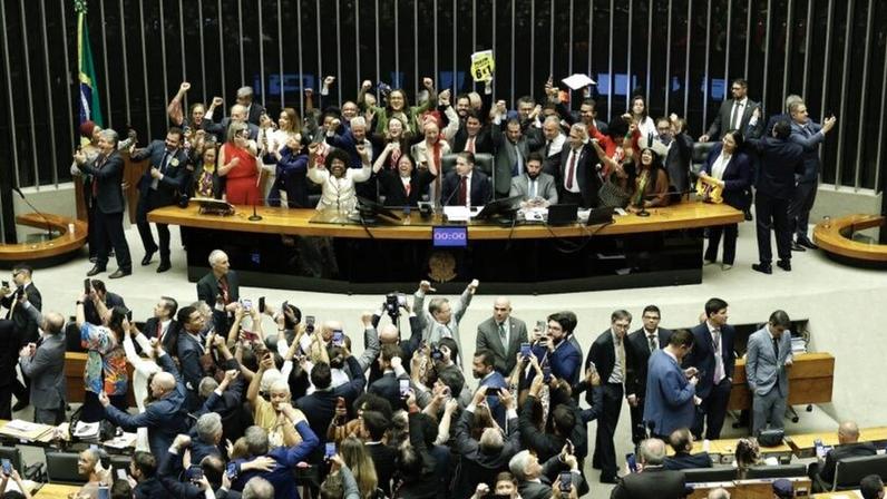 Câmara aprova fim da escala 6 X 1