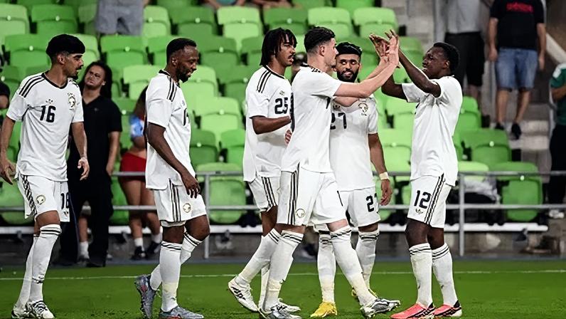 Jogadores da Arábia Saudita comemoram gol contra Porto Rico em amistoso