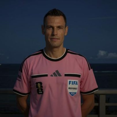 Arbitros usam uniforme rosa na Copa do Mundo; entenda o motivo