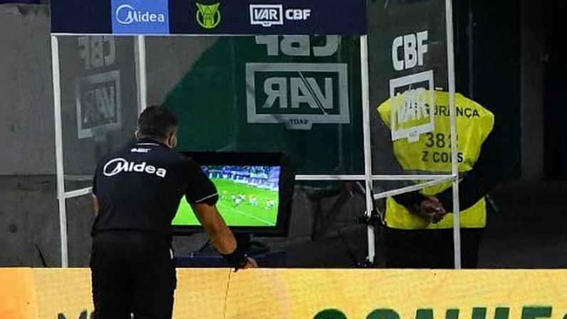 Árbitro Felipe Fernandes de Lima anulou gol de empate da Chapecoense contra o Palmeiras