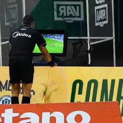 Casagrande afirma falta em Murilo e pênalti para a Chapecoense