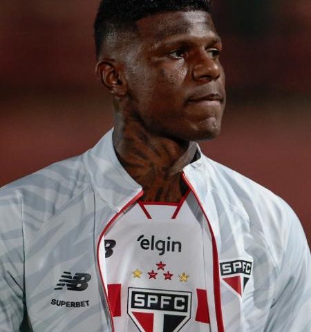 Arboleda não deseja mais defender o São Paulo