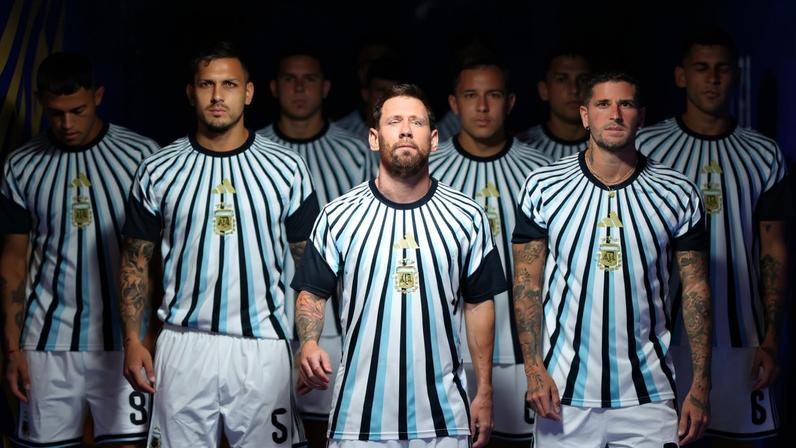 Atual campeã, Argentina encara Argélia na estreia da Copa; siga