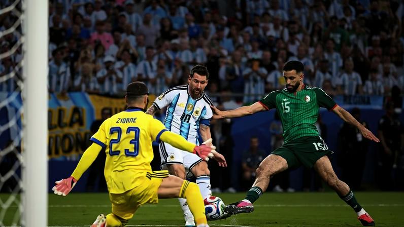 Argentina x Argélia na Copa do Mundo • Photo by Tom Weller/picture alliance via Getty Images