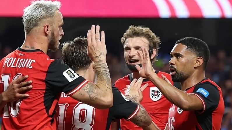 Arnautovic comemora gol da Áustria contra a Argélia, pela Copa do Mundo