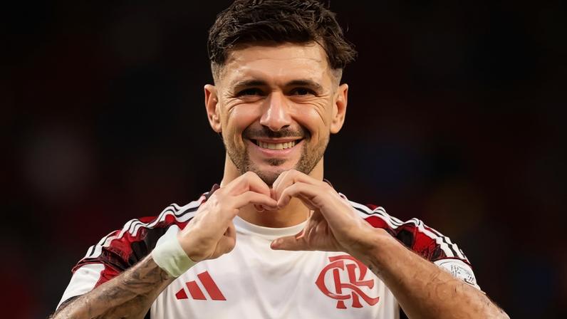 Arrascaeta com a camisa do Flamengo: convocação para servir Uruguai segue inalterada