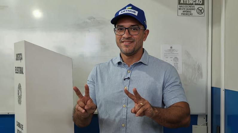 Arthur Henrique foi o primeiro candidato a votar em Boa Vista (RR). — Foto: Nalu Cardoso/g1 RR