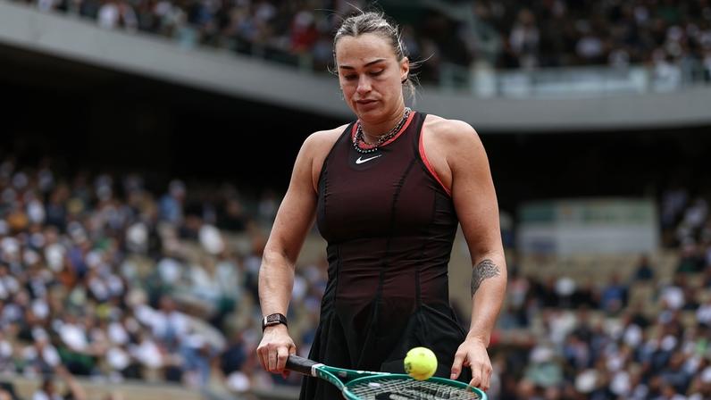 Aryna Sabalenka, durante eliminação nas quartas de final de Roland Garros para Diana Shnaider