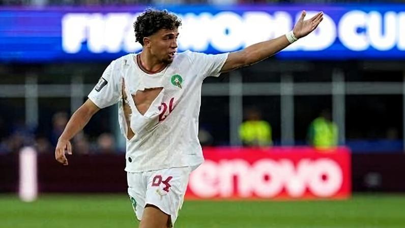 Atleta de Marrocos, El Aynaoui tem a camisa rasgada em jogo da Copa do Mundo de 2026