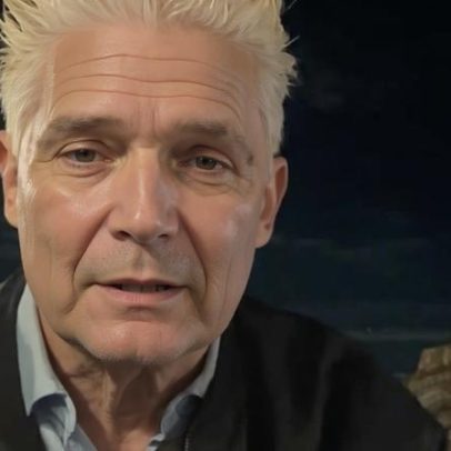 Corey Feldman passa mal em voo e é levado ao hospital