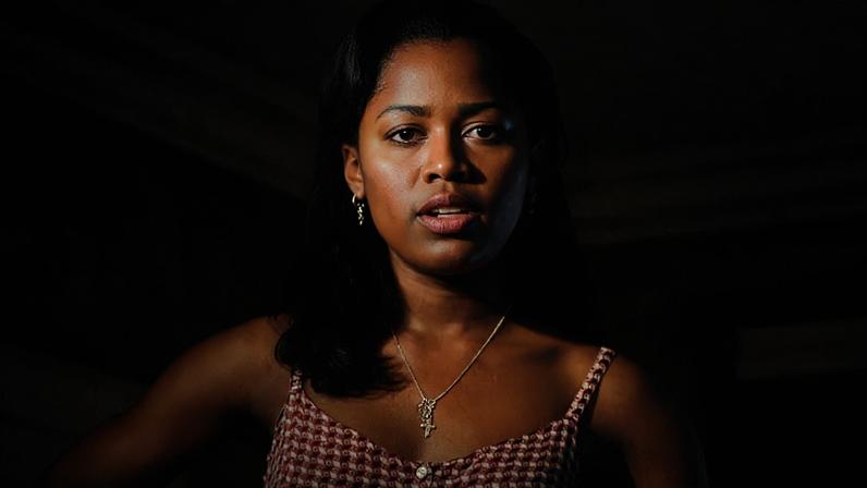 Theresa Randle é suspeita de invadir a casa do ex-namorado