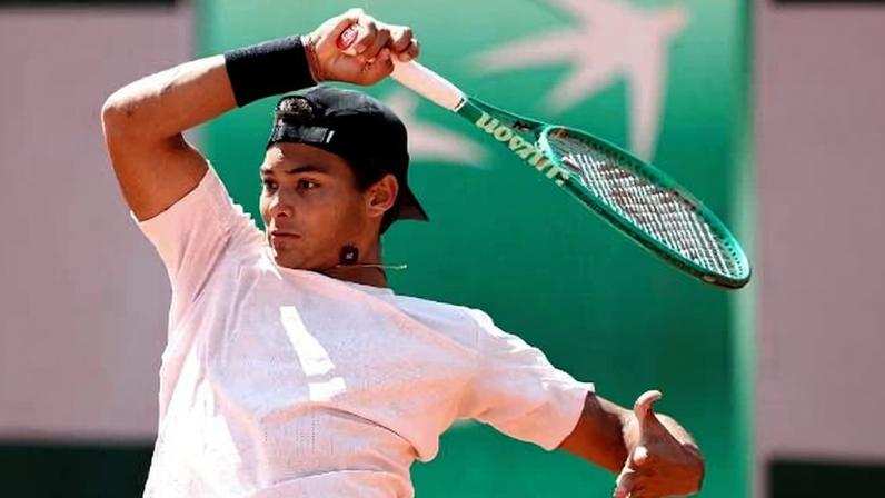 Augusto Miguel, o Gutão, em ação durante jogo em Roland Garros Junior