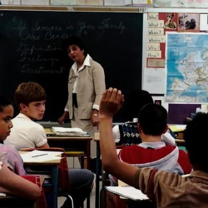 Mesmo com escola bilíngue, pais ainda pagam por curso de inglês