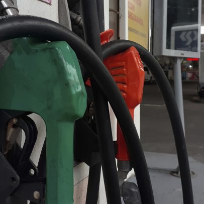 Curitiba entre capitais com gasolina mais cara do Brasil