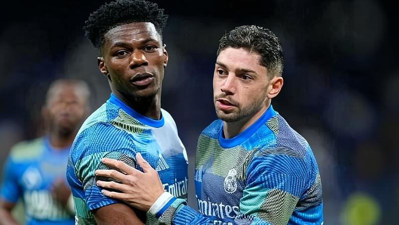 Aurélien Tchouaméni e Federico Valverde, do Real Madrid, em jogo contra o Elche pelo Espanhol